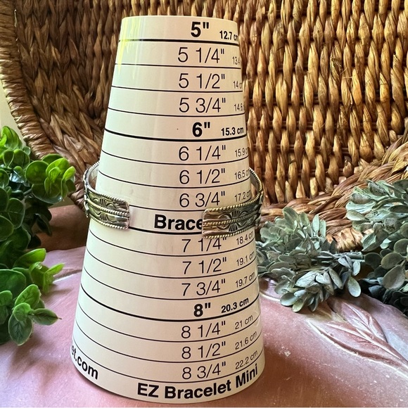 925 Sterling Silver Kingman Turquoise Statement Cuff w/ Butterfly Detail - Picture 6 of 14